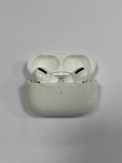APPLE AIRPODS PRO WIRELESS EAR BUDS IN WHITE: MODEL NO A2084 A2083 A2190 (WITH WIRELESS CHARGING CASE) [JPTM117843]