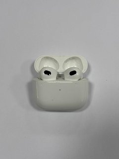 APPLE AIRPODS WITH MAGSAFE CHARGING CASE WIRELESS EARPHONES (ORIGINAL RRP - £179) IN WHITE: MODEL NO A2564 A2565 A2566 (UNIT ONLY) [JPTM117850]