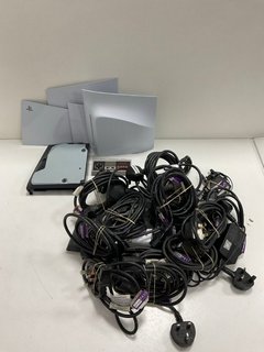 BOX TO ASSORTED ITEMS TO INCLUDE PS5 SIDE PANEL, PS5 DISK READER, CHARGING CABLES & NINTENDO CONTROLLER MIXED ITEMS [JPTM117654]