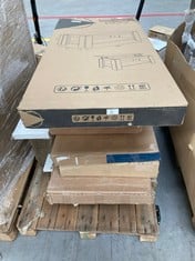 PALLET OF ASSORTED FURNITURE OF DIFFERENT SIZES AND MODELS INCLUDING COFFEE TABLE (MAY BE BROKEN OR INCOMPLETE).
