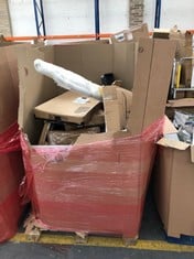PALLET OF ASSORTED ITEMS TO INCLUDE ELECTRIC FENCING (COLLECTION OR OPTIONAL DELIVERY) (KERBSIDE PALLET DELIVERY)