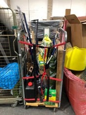 CAGE OF ASSORTED ITEMS TO INCLUDE SPEAR AND JACKSON RAZORSHARP TREE PRUNER WITH SAW (CAGE NOT INCLUDED) (COLLECTION OR OPTIONAL DELIVERY) (KERBSIDE PALLET DELIVERY)