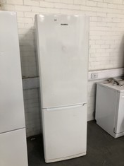 SAMSUNG FREESTANDING 301L FRIDGE FREEZER IN WHITE - MODEL NO. RL38SBSW - RRP £324 (COLLECTION OR OPTIONAL DELIVERY)