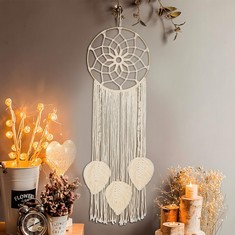 16 X NICE DREAM MACRAME DREAM CATCHER LARGE DREAM CATCHERS FOR BEDROOM BOHO WALL HANGING DECOR WITH 3 WOVEN FEATHER TASSELS HOME DECORATION ORNAMENT - TOTAL RRP £195: LOCATION - D