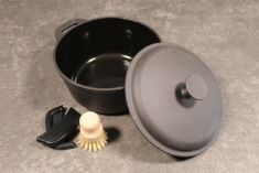 2 X CAST IRON ENAMELLED CASSEROLE 4.6L/26CM WITH SILICONE HANDLE COVERS AND ECO CLEANING BRUSH; SUITABLE FOR ALL HOB TYPES. (DELIVERY ONLY)