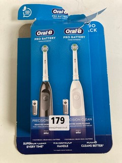 2 X ORAL B PRO BATTERY ELECTRIC TOOTHBRUSHES