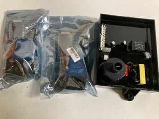 BOX OF ASSORTED ITEMS TO INCLUDE SWITCH DOCK KIT