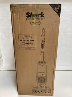 1 X SHARK CORDED UPRIGHT VACUUM CLEANER WITH ANTI HAIR WRAP (NZ801UKTSB)