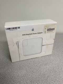 3 X ASSORTED ITEMS TO INCLUDE APPLE POWER ADAPTER 85W MAGSAFE. [JPTB3942, JPTB3948, JPTB3838]