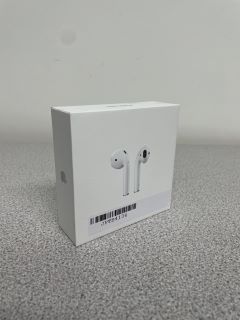 2 X ASSORTED ITEMS TO INCLUDE APPLE EARBUDS AIRPODS (2ND GENERATION). [JPTB4136, JPTB3999]