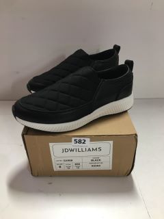 PAIR OF JD WILLIAMS TRAINERS IN BLACK - SIZE UK 8