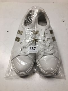 PAIR OF LIMITED COLLECTION TRAINERS IN WHITE/GOLD - SIZE 10