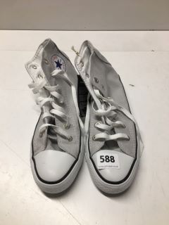 PAIR OF CONVERSE ALL STAR TRAINERS IN GREY - SIZE 9