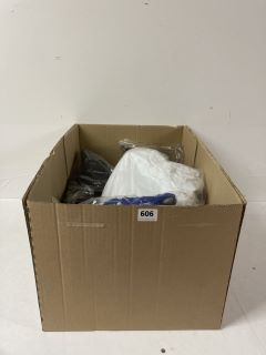BOX OF ASSORTED FOOTWEAR IN VARIOUS SIZES & DESIGNS