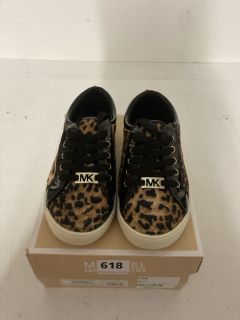 PAIR OF MICHAEL KORS KIDS SHOES IN BROWN - SIZE 13 YOUNGER