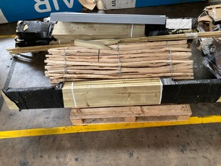 PALLET OF ASSORTED ITEMS TO INCLUDE WOODEN GARDEN FENCE PANNEL