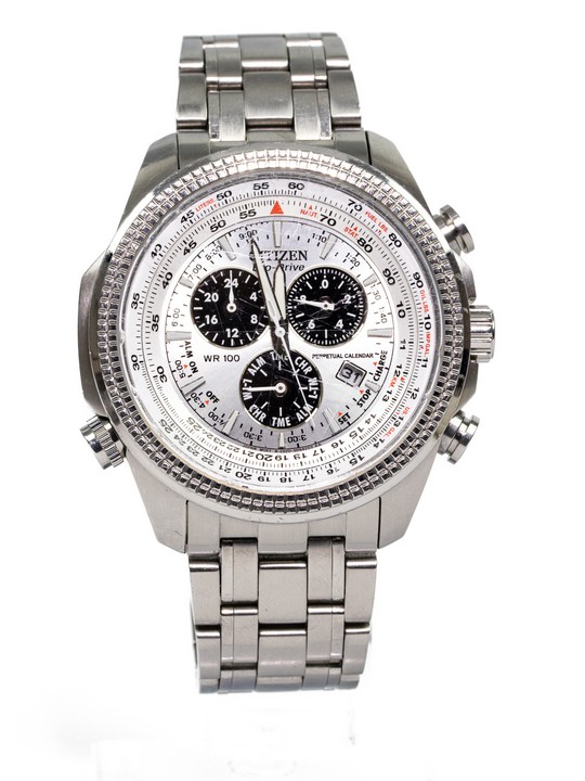 Citizen Eco-Drive WR100 Chronograph White Dial Stainless Steel Watch. Not Currently Running (VAT Only Payable on Buyers Premium)