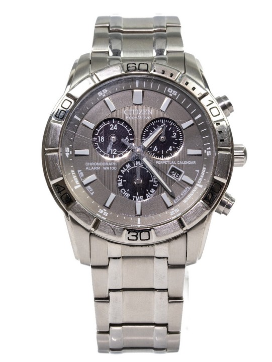 Citizen Eco-Drive WR100 Chronograph Grey Dial Stainless Steel Watch. Not Currently Running (VAT Only Payable on Buyers Premium)
