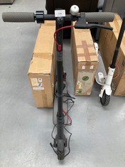 XIAOMI ELECTRIC SCOOTER BLACK COLOUR DOES NOT TURN ON.