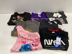 7 X DISNEY AND MARVEL CLOTHING VARIOUS MODELS INCLUDING SUPERNENAS SWEATSHIRT SIZE 5/6 UNEVEN - LOCATION 11B.