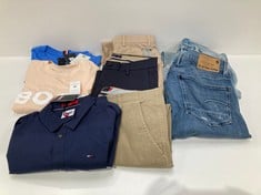 8 X GARMENTS VARIOUS BRANDS AND SIZES INCLUDING LEVI'S JEANS SIZE L - LOCATION 36B.