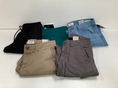 5 X JACK&JONES GARMENTS VARIOUS SIZES AND MODELS INCLUDING JEANS SIZE 36 - LOCATION 50A.