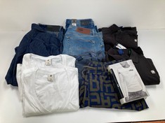 12 X G-STAR RAW GARMENTS VARIOUS SIZES AND STYLES INCLUDING BLACK T-SHIRT SIZE M - LOCATION 30A.