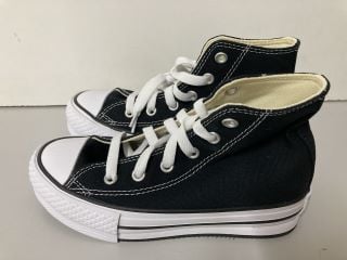 CONVERSE SNEAKERS SIZE 12 (KIDS)