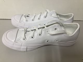 CONVERSE SNEAKERS SIZE 4