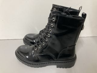 NEW LOOK PATENT LEATHER BOOTS SIZE 8