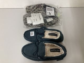 TWO PAIRS OF SHOES TO INCLUDE HUSH PUPPIES SIZE 7
