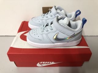 NIKE TRAINERS SIZE 7.5