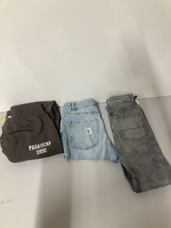 CLOTHING TO INCLUDE NEW LOOK DENIM SHORTS SIZE 10