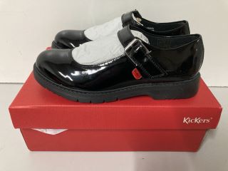 KICKERS SHOES SIZE 37