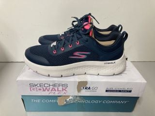 SKECHERS TRAINERS SIZE 6