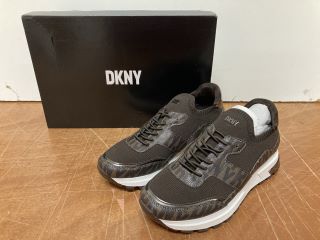 DKNY MAIDA LACE UP CHILDREN TRAINERS SIZE:3