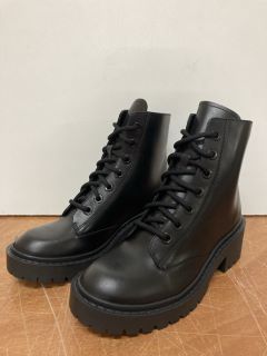 KENZO PIKE LACE UP BOOTS SIZE: 36