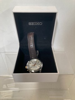 2 X QTY OF ASSORTED ITEMS INCLUDE SEIKO WATCH CHROME FACE AND BROWN LEATHER STRAPS