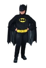 QTY OF ITEMS TO INLCUDE BOX OF ASSORTED ITEMS TO INCLUDE CIAO 11670.8-10 BATMAN DARK KNIGHT COSTUME DISGUISE BOY OFFICIAL DC COMICS (SIZE 8-10 YEARS), CHILDREN, SMIFFYS ROMAN SOLDIER COSTUME, BLACK W