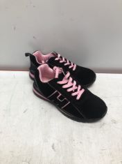 3 X ASSORTED SHOES SAFELY LADIES TRAINERS SIZE 39 AND LADIES CLAKES SIZE 3 AND KIDS TRAINERS EU 28.