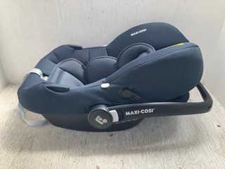 MAXI-COSI CABRIO FIX I-SIZE INFANT CAR SEAT IN BLACK: LOCATION - E4