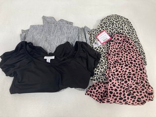4 X ASSORTED WOMENS CLOTHING IN VARIOUS DESIGNS & SIZES TO INCLUDE TOPSHOP SLIM FIT BAND ARM TOP IN BLACK - UK SIZE 14: LOCATION - E2