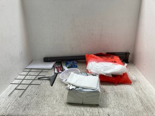 QTY OF ASSORTED HOUSEHOLD ITEMS TO INCLUDE BLOO TOILET BLOCKS: LOCATION - J10