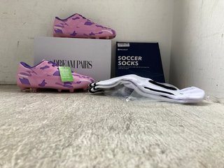 DREAM PAIRS GIRLS SPORT SHOES IN PINK & PURPLE - UK SIZE 7 TO INCLUDE RAHHINT SOCCER SOCKS: LOCATION - J15