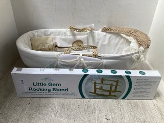 INFANT WICKER BASSINET IN CREAM TO INCLUDE KINDER VALLEY LITTLE GEM ROCKING STAND: LOCATION - J16