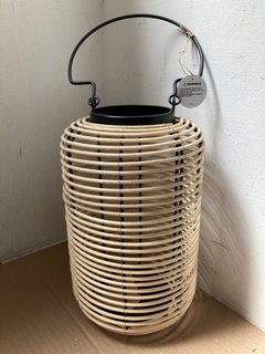 QTY OF ASSORTED ITEMS TO INCLUDE 2 X RATTAN LAMPS IN BROWN: LOCATION - J20