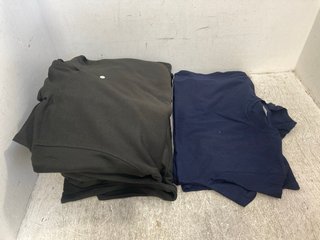 QTY OF ASSORTED MENS CLOTHING IN VARIOUS DESIGNS & SIZES TO INCLUDE UNEEK SHORT SLEEVE TOP IN NAVY - UK SIZE LARGE: LOCATION - I16