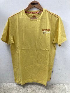 3 X ASSORTED FAT FACE MENS CLOTHING IN VARIOUS DESIGNS & SIZES TO INCLUDE ALOA MAP TOP IN YELLOW - UK SIZE MEDIUM: LOCATION - I13
