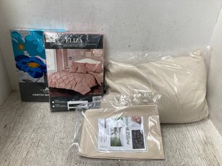 4 X ASSORTED HOUSEHOLD ITEMS TO INCLUDE BUCKWHEAT STANDARD PILLOW: LOCATION - I11