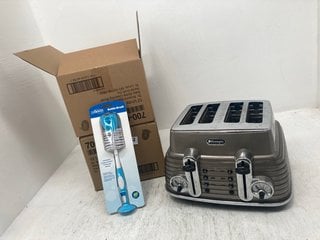 DELONGHI SCOLPITO RETRO STYLE 4 SLOT TOASTER - RRP £114 TO INCLUDE 2 X MULTI-PACK DR.BROWN'S BOTTLE BRUSH CLEANERS: LOCATION - I7